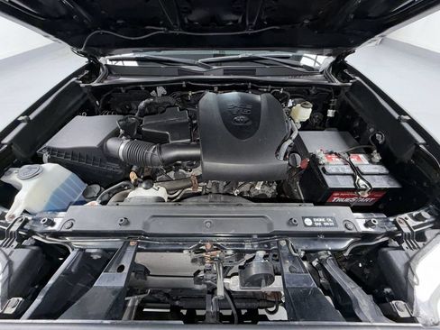 Certified 2019 Toyota Tacoma SR5 AWD/4WD image 19