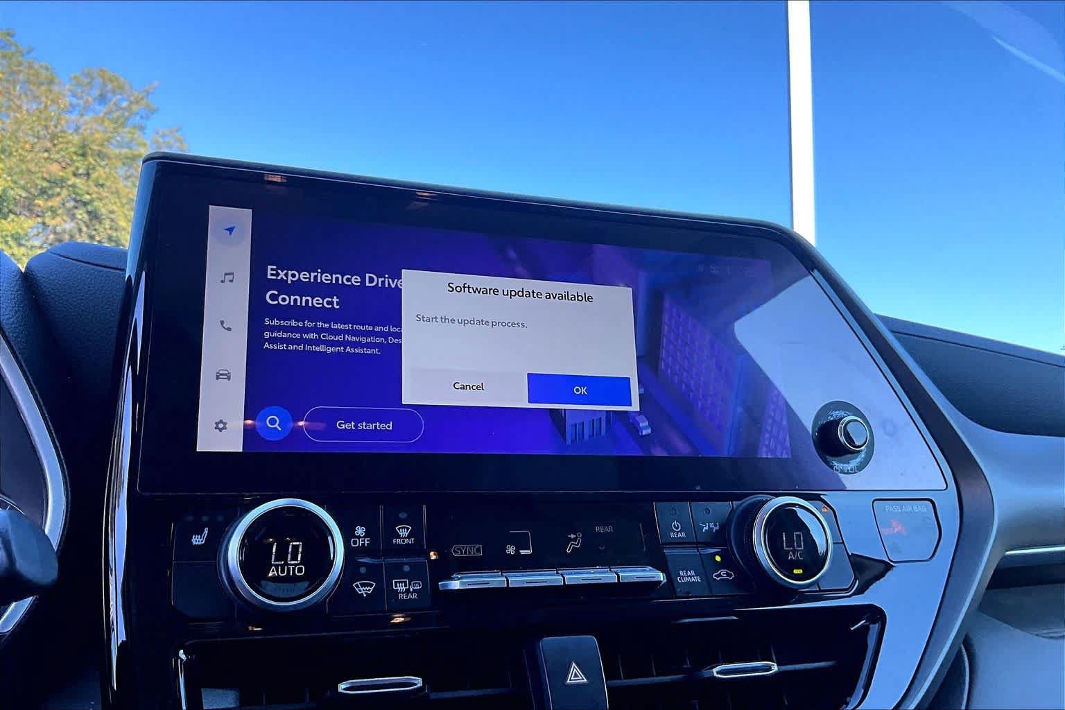 Used 2023 Toyota Highlander XLE FWD image 33
