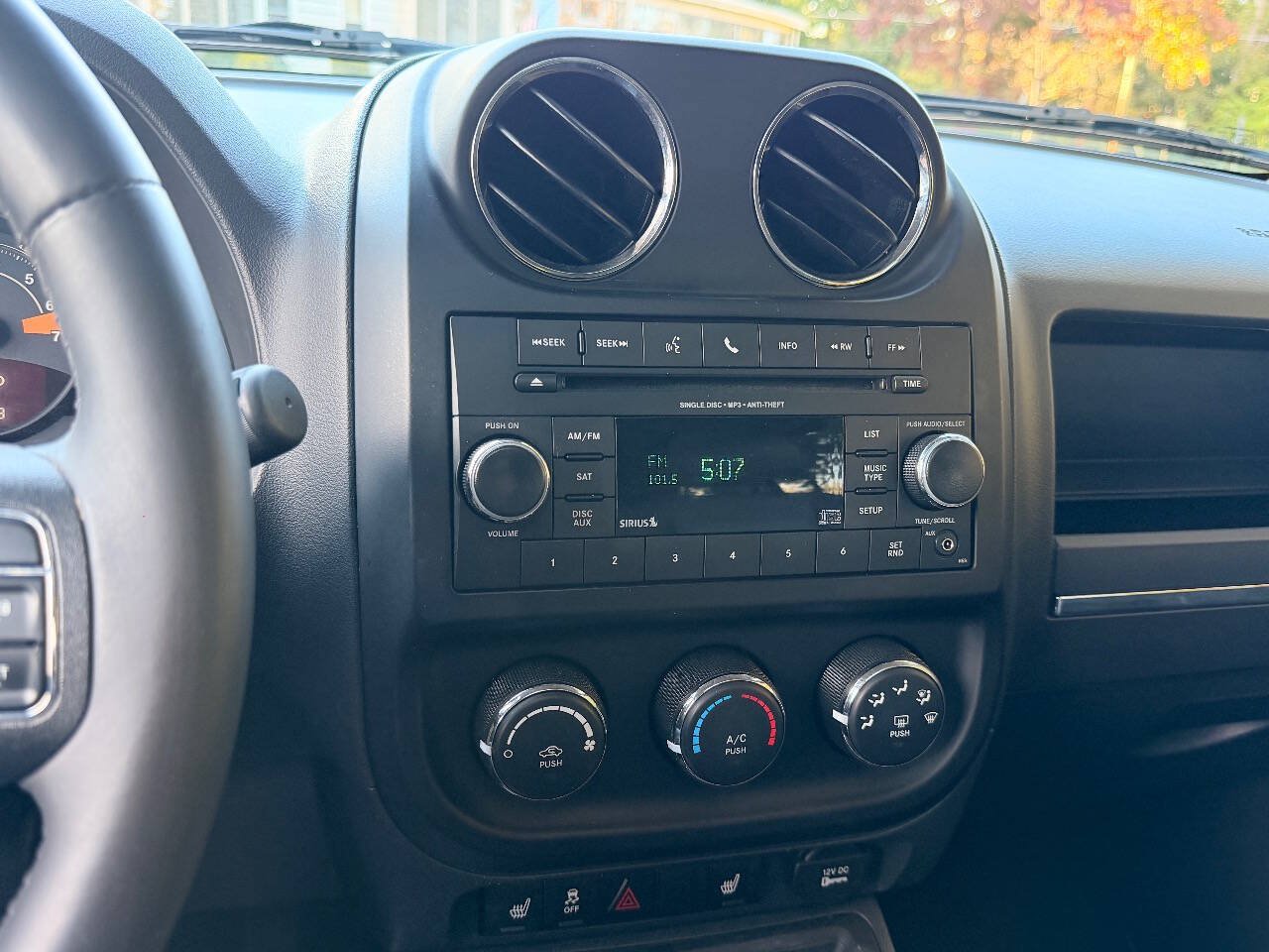 Used 2015 Jeep Patriot High Altitude AWD/4WD image 10