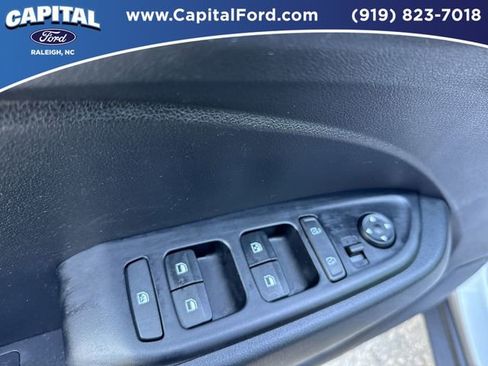 Used 2025 Hyundai Venue SEL FWD image 21