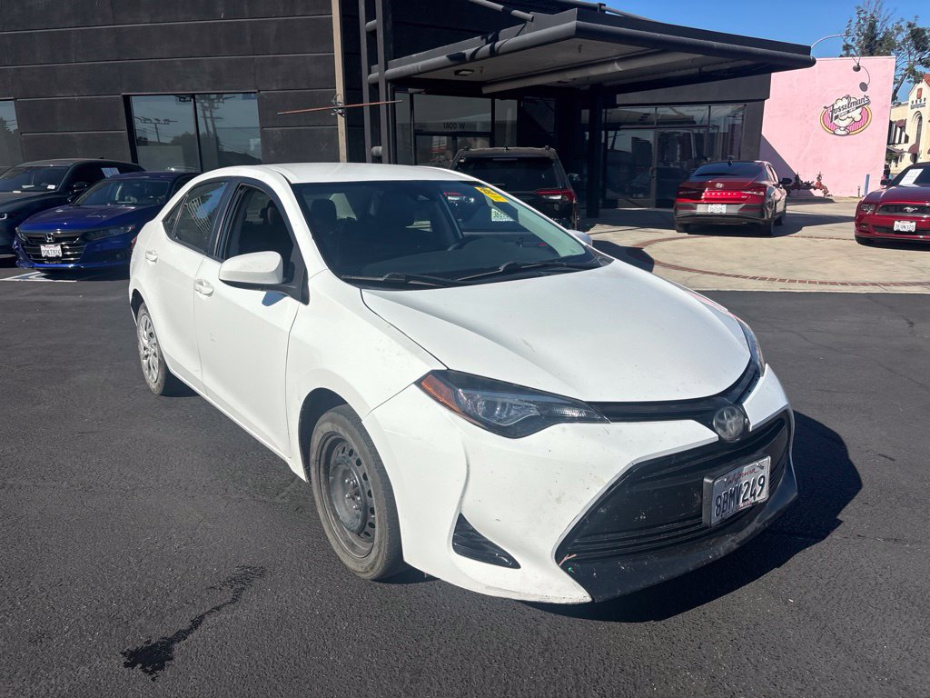 Used 2018 Toyota Corolla LE w/ Carpet Mat Package (TMS) FWD image 2