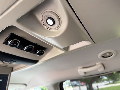 Used 2015 Chrysler Town & Country Touring-L w/ Driver Convenience Group FWD image 16