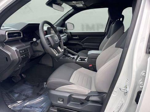 Used 2025 Toyota Tacoma TRD Off-Road image 9