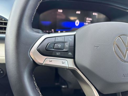 Used 2024 Volkswagen Taos SE image 16