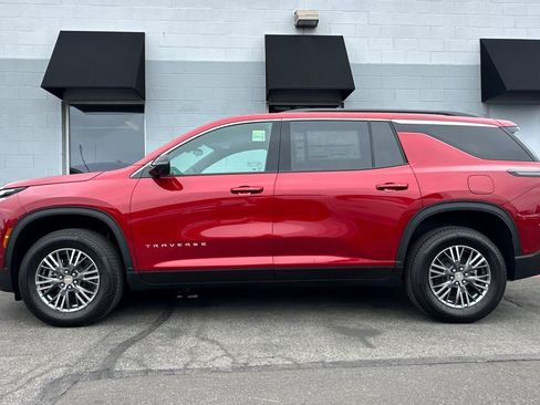 New 2025 Chevrolet Traverse LT w/ Enhanced Driving Package image 7