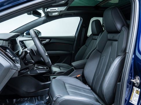 Used 2025 Audi Q4 e-tron Prestige w/ Sport Package image 5