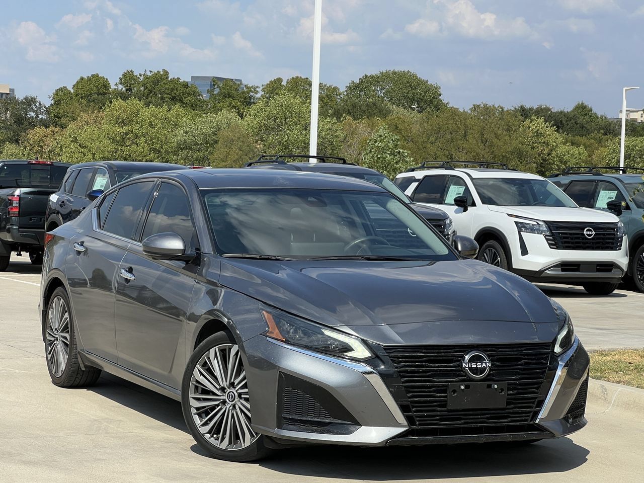 Used 2023 Nissan Altima 2.5 SL FWD image 2