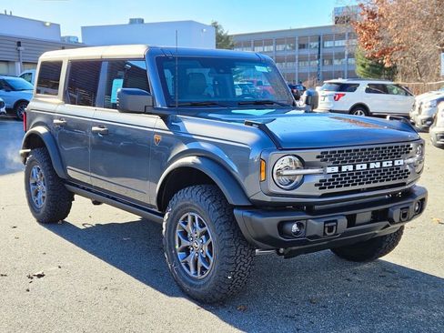 Used 2025 Ford Bronco Badlands image 7