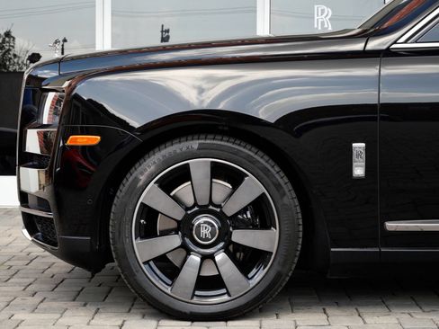 Certified 2023 Rolls-Royce Cullinan AWD/4WD image 12