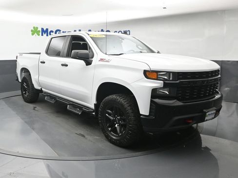 Used 2020 Chevrolet Silverado 1500 Custom Trail Boss w/ Custom Convenience Package AWD/4WD image 2