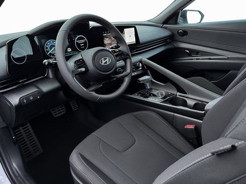 New 2025 Hyundai Elantra SEL FWD image 14