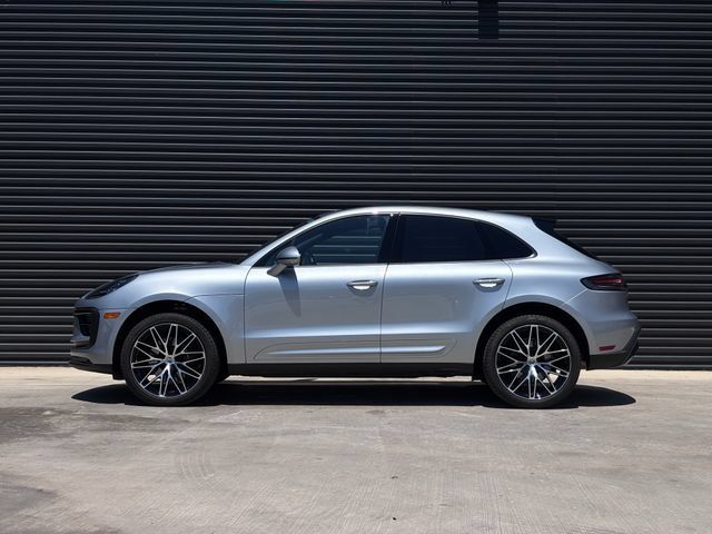 Certified 2026 Porsche Macan AWD/4WD image 2