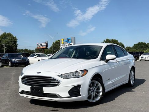 Used 2019 Ford Fusion SE FWD image 1