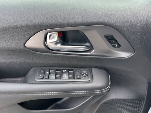 New 2026 Chrysler Pacifica Select image 12