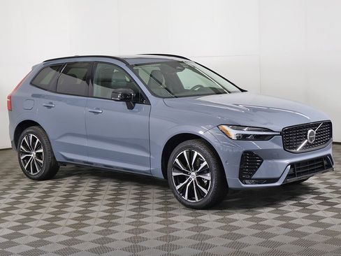 Used 2024 Volvo XC60 B5 Plus image 2