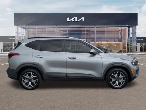 Certified 2021 Kia Seltos EX AWD/4WD image 3