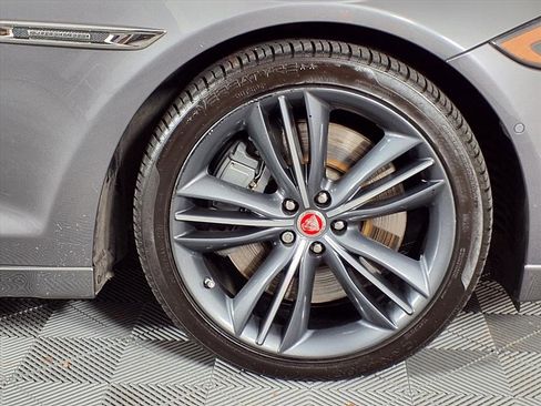 Used 2019 Jaguar XJ Supercharged image 34
