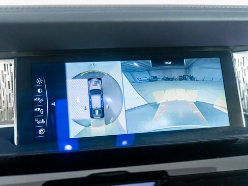 Used 2019 Rolls-Royce Phantom Sedan image 41