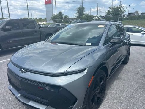 Certified 2025 Chevrolet Equinox EV RS FWD image 2