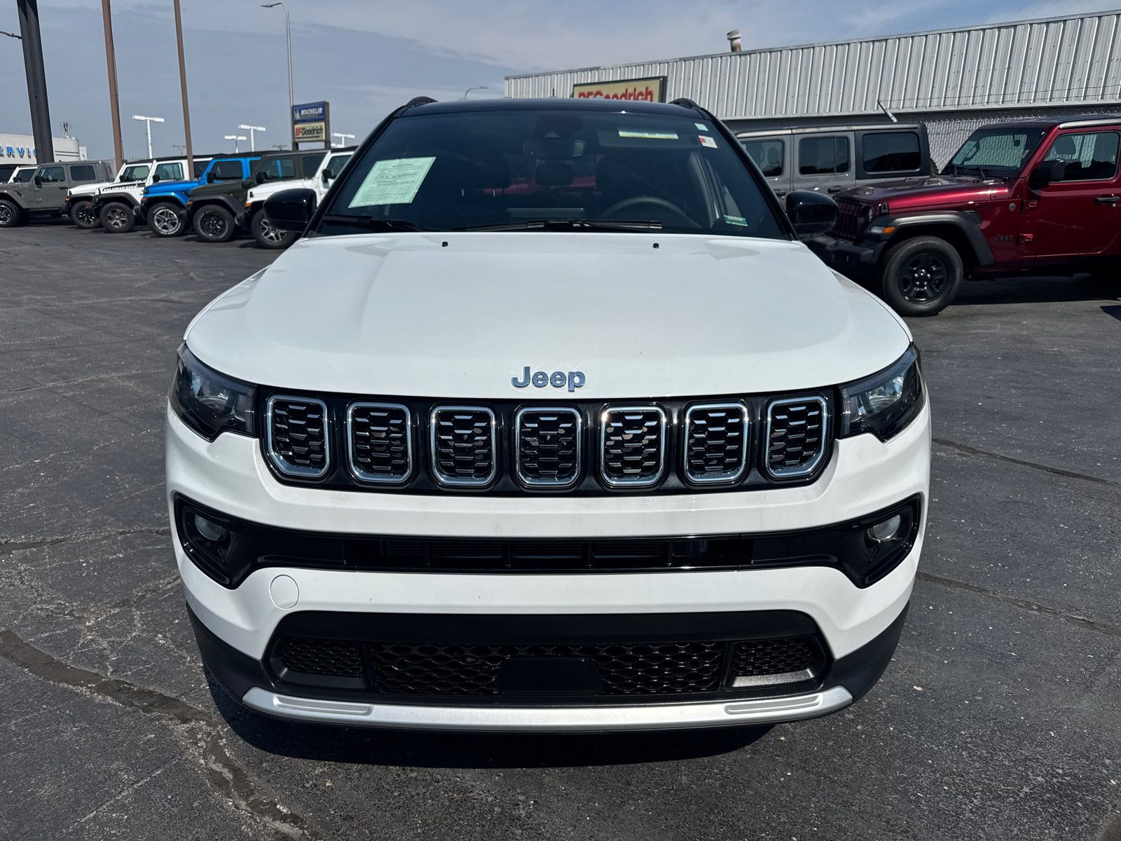 Used 2025 Jeep Compass Limited AWD/4WD image 2