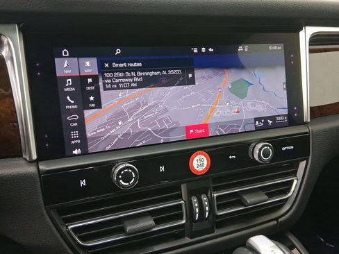 Used 2023 Porsche Macan image 26