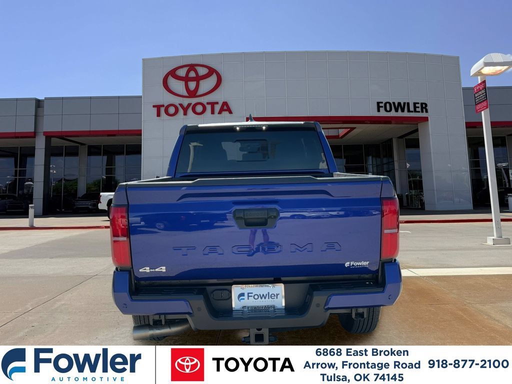 Certified 2025 Toyota Tacoma SR5 w/ SR5 Upgrade Package AWD/4WD image 4