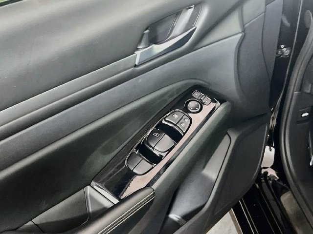 Used 2024 Nissan Altima 2.5 SL FWD image 16