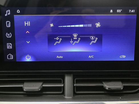Used 2025 Chevrolet Trax RS FWD image 27
