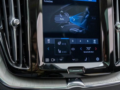 Used 2025 Volvo XC60 B5 Plus image 24