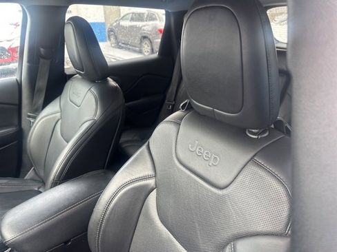 Used 2019 Jeep Cherokee Limited image 8