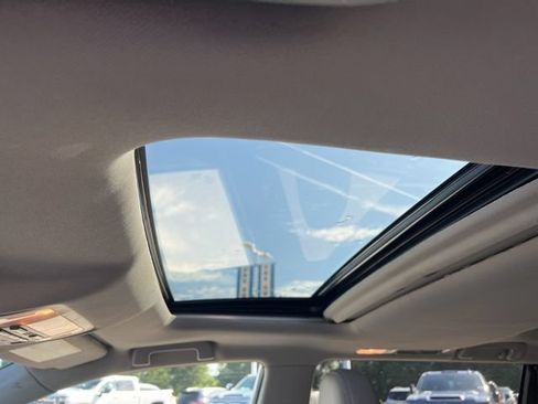 Used 2019 Toyota Highlander XLE FWD image 28