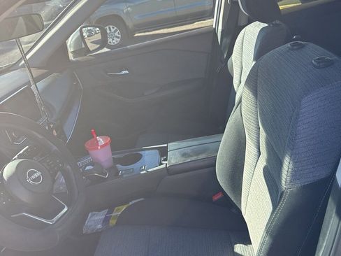 Used 2023 Nissan Rogue SV image 7