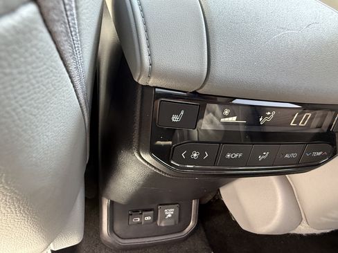 Used 2023 Toyota Highlander Platinum AWD/4WD image 23