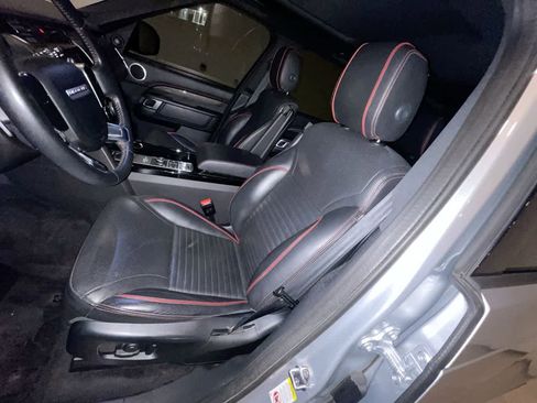 Used 2020 Land Rover Discovery HSE image 11