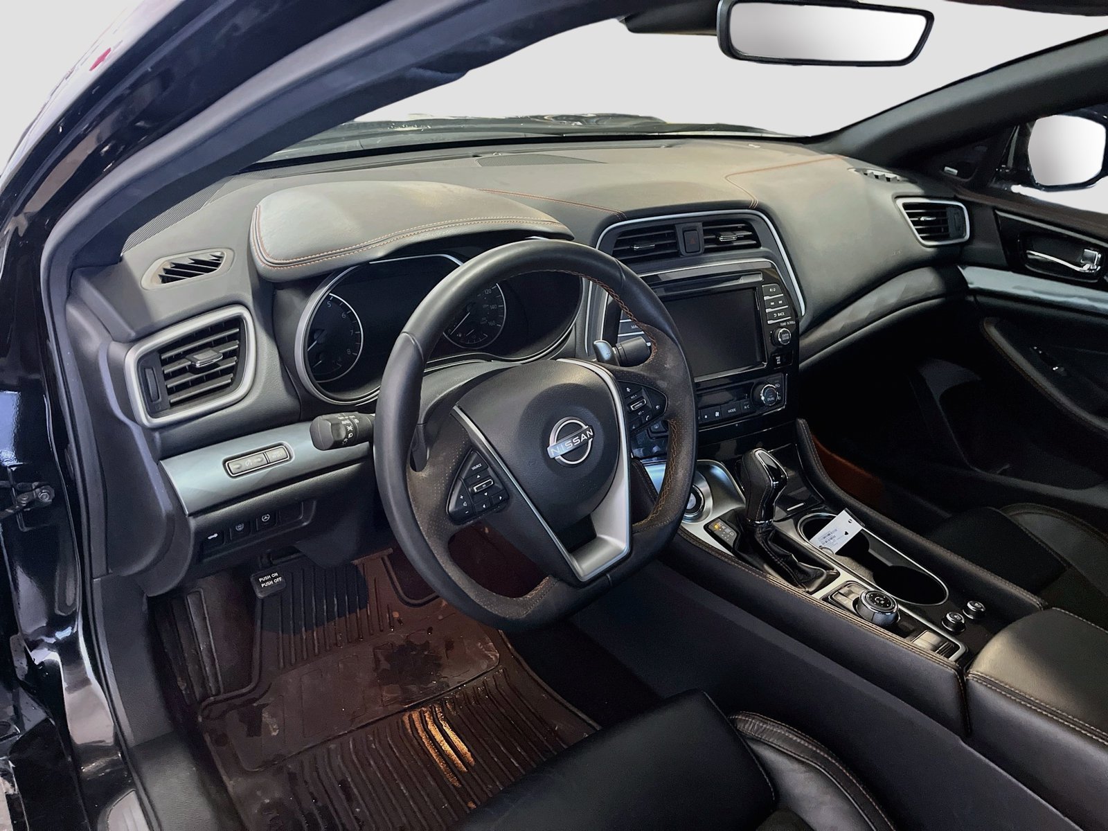 Used 2023 Nissan Maxima SR w/ Sport Mat Group FWD image 9