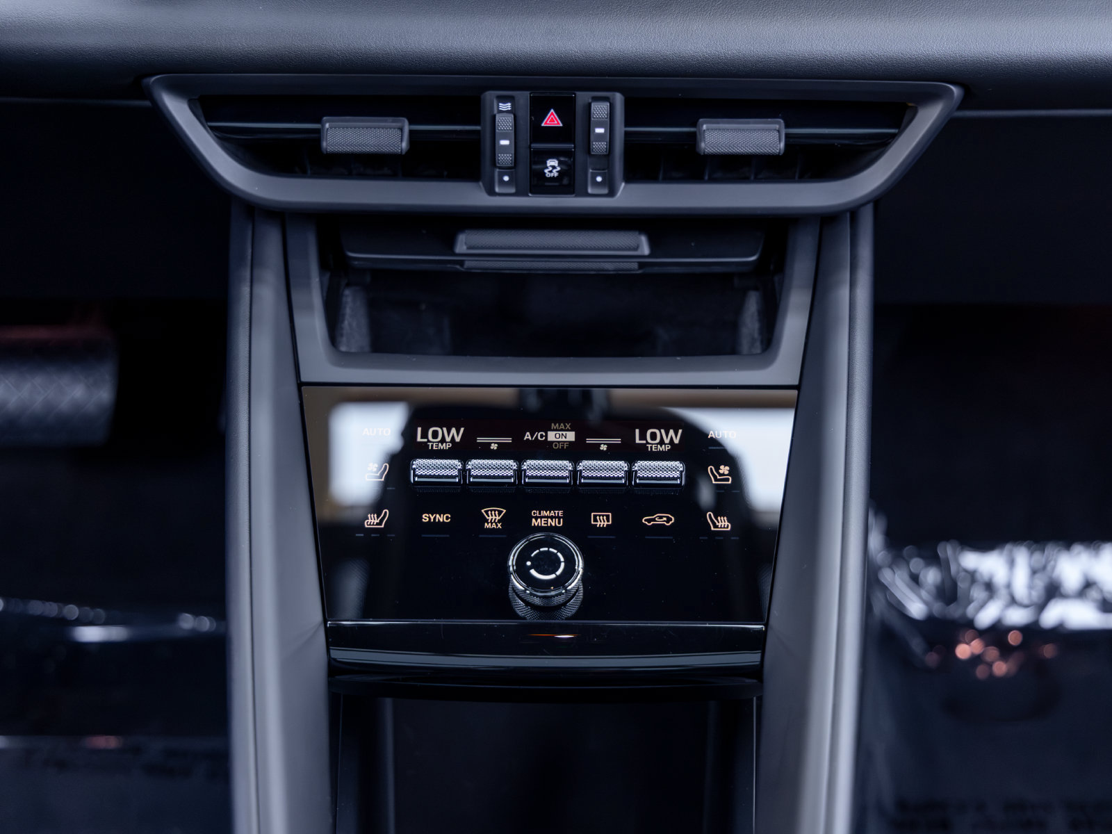 Certified 2025 Porsche Macan Electric RWD image 42