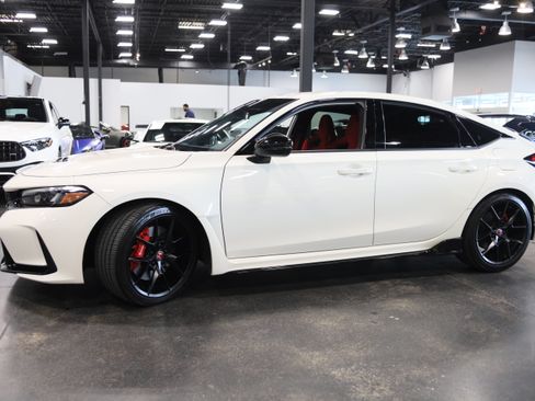Used 2023 Honda Civic Type R image 9