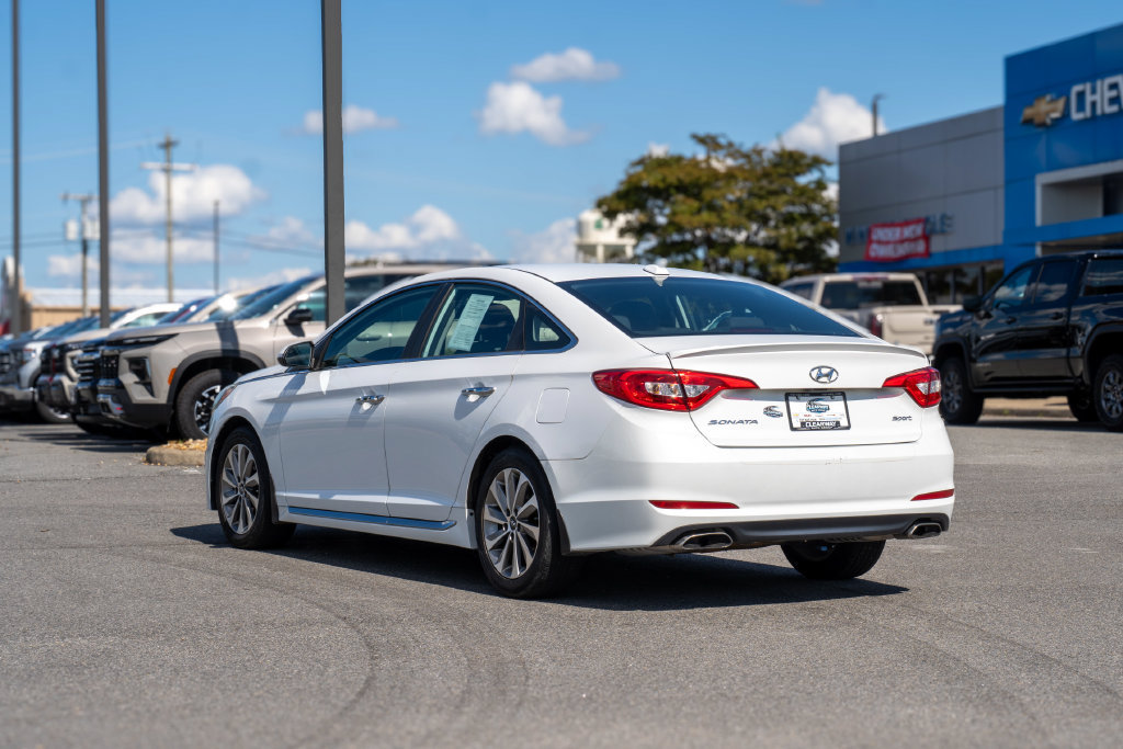 Used 2015 Hyundai Sonata Sport w/ Option Group 03 FWD image 5