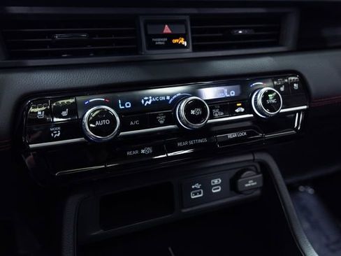 Used 2025 Honda Pilot Black Edition image 19