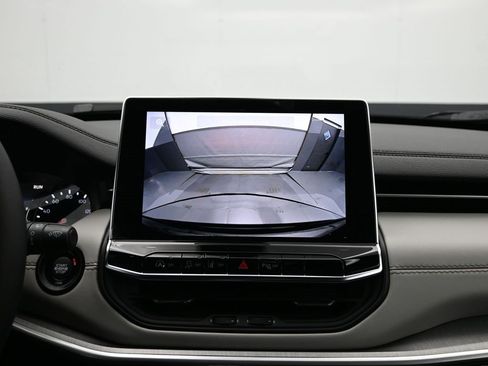 Used 2025 Jeep Compass Limited image 24