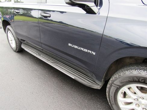 Used 2021 Chevrolet Suburban LT w/ Luxury Package AWD/4WD image 10
