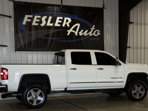 Used 2016 GMC Sierra 2500 Denali w/ Duramax Plus Package AWD/4WD image 15