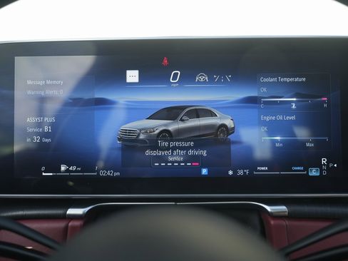 Used 2022 Mercedes-Benz S 580 4MATIC Sedan w/ AMG Line Package image 59