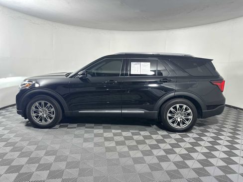 Used 2025 Ford Explorer Platinum RWD image 4
