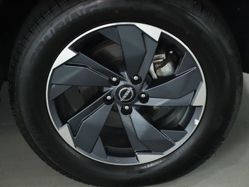 Certified 2025 Nissan Rogue SV FWD image 10