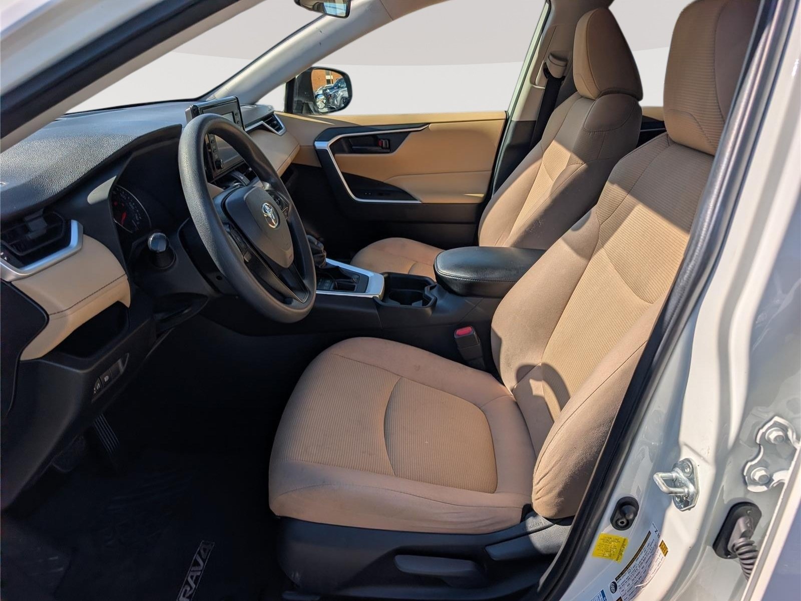 Used 2019 Toyota RAV4 LE w/ Carpet Mat Package AWD/4WD image 16