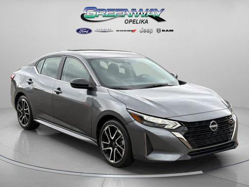 Used 2025 Nissan Sentra SR image 1