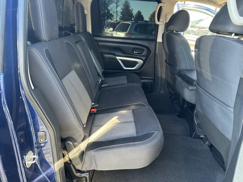 Used 2021 Nissan Titan 4x4 Crew Cab image 18