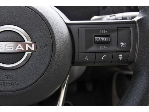 Certified 2025 Nissan Kicks SV FWD image 18