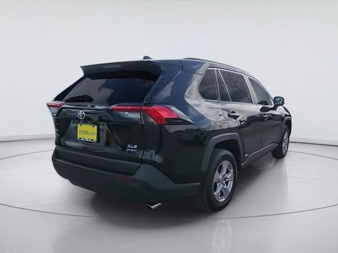 Used 2025 Toyota RAV4 XLE AWD/4WD image 8
